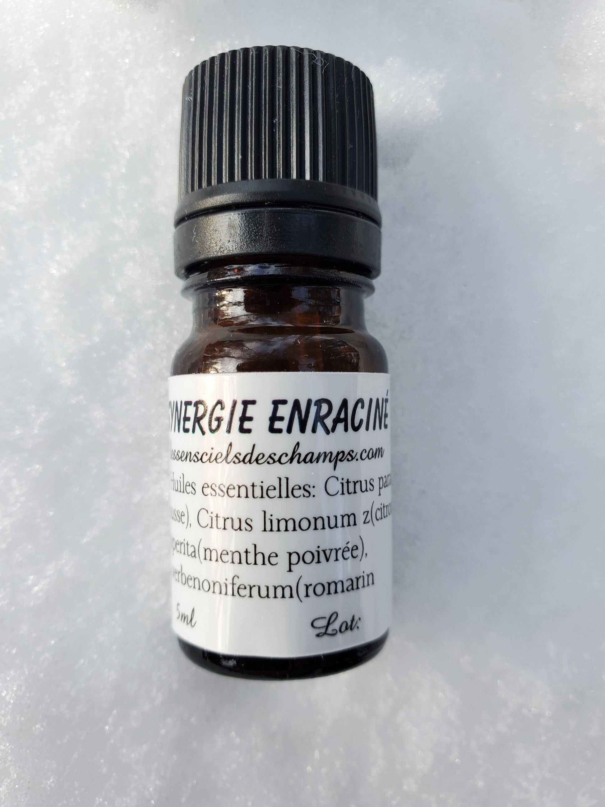 Synergie  l'Enraciné pour aider la concentration (mélange d'huiles essentielles de qualité) Les sens ciels des champs